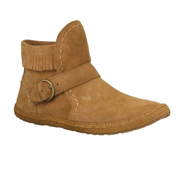 UGG Shoes - UGG Amely Bootie women's size 9M